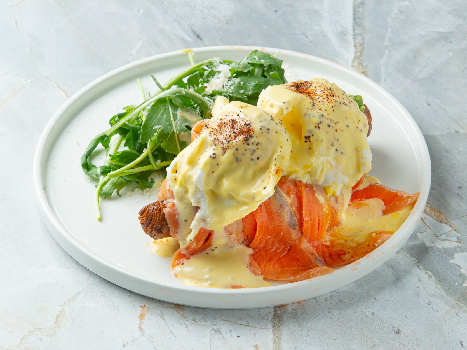 아보카도 베네딕트 연어