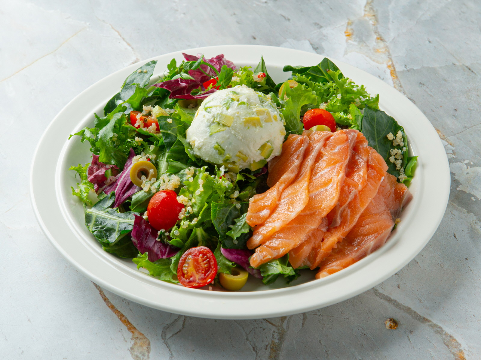 훈제연어 샐러드